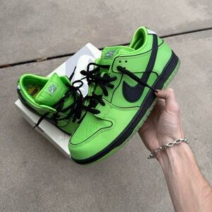 Super cool Nike Dunk SB PowerPuff Girl Buttercup sneakers!